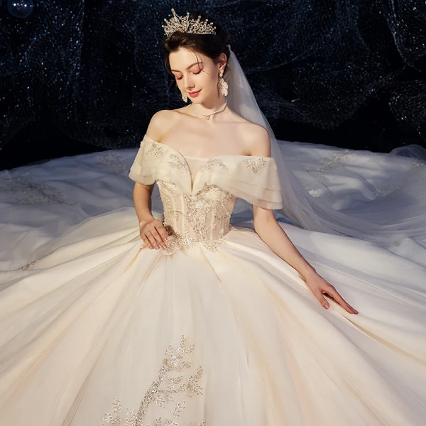 Schöne Champagner Brautkleider / Hochzeitskleider 2020 Ballkleid Off Shoulder Kurze Ärmel Rückenfreies Applikationen Spitze Perlenstickerei Kapelle-Schleppe Rüschen