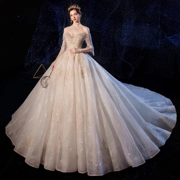 Lyx Champagne Bröllopsklänningar 2020 Balklänning Av Axeln Korta Ärm Halterneck Appliqués Spets Beading Tassel Cathedral Train Ruffle