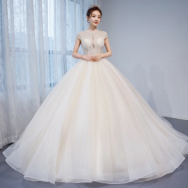 Charmant Champagner Durchsichtige Brautkleider / Hochzeitskleider 2020 Ballkleid Rundhalsausschnitt Ärmel Rückenfreies Perlenstickerei Glanz Tülle Kapelle-Schleppe Rüschen