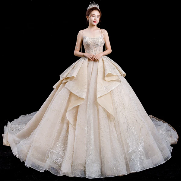 Atemberaubend Champagner Brautkleider / Hochzeitskleider 2020 Ballkleid Spaghettiträger Ärmellos Rückenfreies Glanz Tülle Applikationen Spitze Perlenstickerei Königliche Schleppe Rüschen