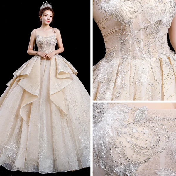 Atemberaubend Champagner Brautkleider / Hochzeitskleider 2020 Ballkleid Spaghettiträger Ärmellos Rückenfreies Glanz Tülle Applikationen Spitze Perlenstickerei Königliche Schleppe Rüschen