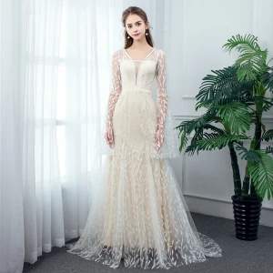 Élégant Champagne Transparentes Plage Robe De Mariée 2020 Princesse Col V Profond Manches De Cloche Glitter Tulle Train De Balayage Volants
