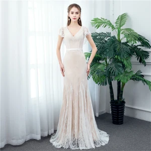 Chic Belle Jardin Extérieur Champagne Dentelle Robe De Mariée 2020 Trompette Sirène V Cou Manches Courtes Dos Nu Perle Ceinture Train De Balayage Volants
