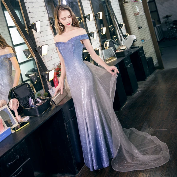 Chic / Belle Bleu Ciel Dégradé De Couleur Robe De Soirée 2020 Trompette / Sirène De l'épaule Manches Courtes Glitter Polyester Train De Balayage Dos Nu Robe De Ceremonie