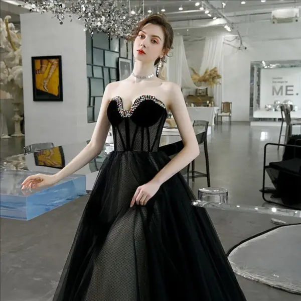 Elegant Svart Ballkjoler 2020 Prinsesse Kjæreste Uten Ermer Rhinestone Beading Lange Ryggløse Formelle Kjoler