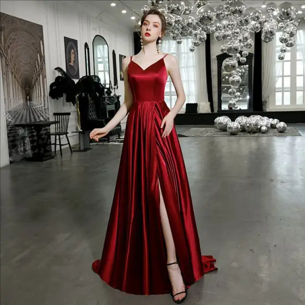 Sexy Burgunderrot Satin Abendkleider 2020 A Linie Spaghettiträger Ärmellos Gespaltete Front Sweep / Pinsel Zug Rüschen Rückenfreies Festliche Kleider