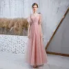 Schöne Pearl Rosa Abendkleider 2020 A Linie Durchsichtige Tiefer V-Ausschnitt Glockenhülsen Geflecktes Tülle Lange Rüschen Rückenfreies Festliche Kleider