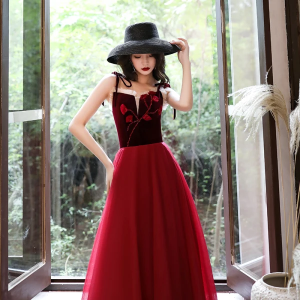 Abordable Bordeaux Daim Robe De Soirée 2020 Princesse épaules Sans Manches Appliques Fleur Perlage Longue Volants Dos Nu Robe De Ceremonie