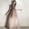 Iluzja Brązowy Przezroczyste Sukienki Wieczorowe 2020 Princessa Wysokiej Szyi Bez Rękawów Rhinestone Szarfa Długie Wzburzyć Sukienki Wizytowe