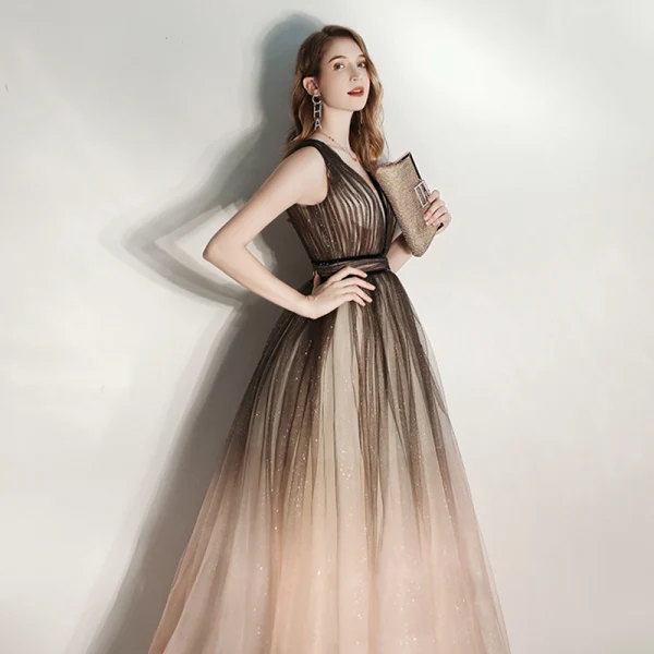 Chic / Belle Noire Dégradé De Couleur Robe De Soirée 2020 Princesse Col v profond Sans Manches Glitter Tulle Longue Volants Dos Nu Robe De Ceremonie