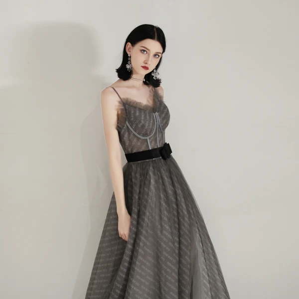 Chic / Belle Gris Robe De Soirée 2020 Princesse Bretelles Spaghetti Sans Manches Noeud Ceinture Fendue devant Longue Volants Dos Nu Robe De Ceremonie