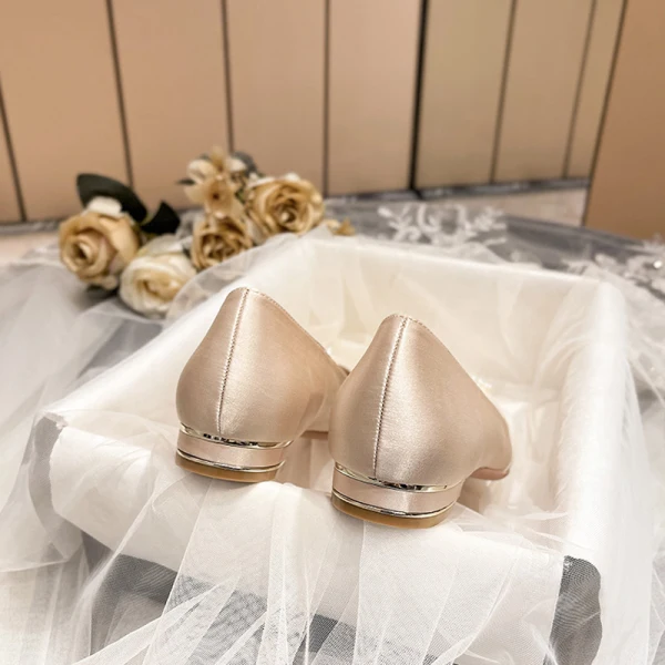 Elegant Champagne Pearl Rhinestone Satin Wedding Shoes 2021 Pointed Toe Flat Wedding Heels