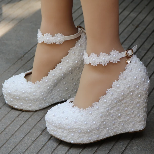 Modern / Fashion White Wedding Shoes 2018 Lace Pearl Ankle Strap 10 cm Wedges Round Toe Wedding