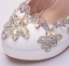 Glittrande Vita Brudskor 2018 Rhinestone Kristall Pande Zote Toe Bröllop Kilklackar Sandaler