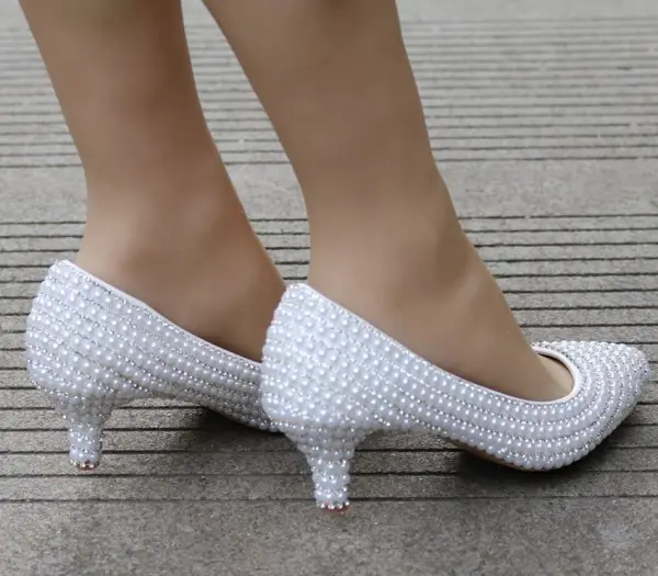 Modern / Fashion White Wedding Shoes 2018 Beading Pearl Rhinestone 3 cm Stiletto Heels Pointed Toe Low Heel Wedding Pumps