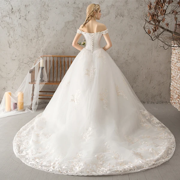 Abordable Ivoire Robe De Mariée 2018 Robe Boule En Dentelle Fleur Perle Faux Diamant Paillettes Dos Nu Chapel Train