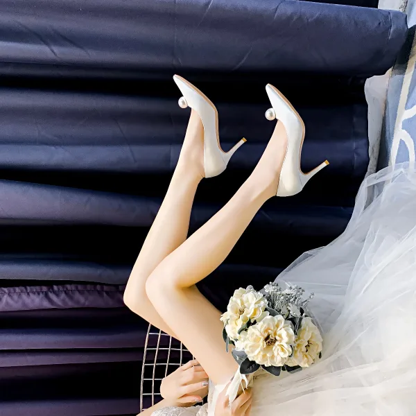 Élégant Ivoire Soie Satin Perle Chaussure De Mariée 2021 8 cm Talons Aiguilles À Bout Pointu Mariage Escarpins Talons Hauts