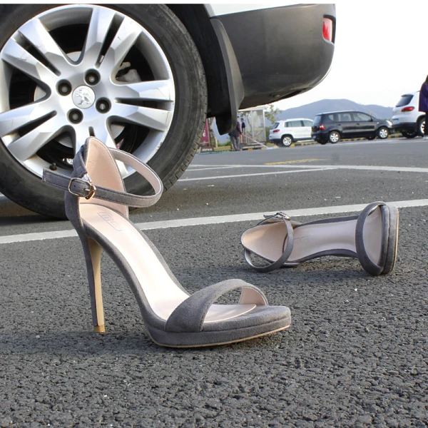 Schlicht Schwarz Freizeit Wildleder Sandalen Damen 2020 Knöchelriemen 10 cm Stilettos Peeptoes Sandaletten
