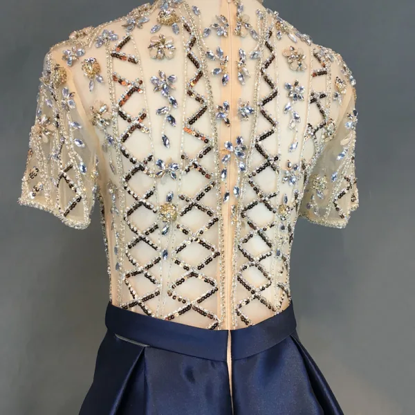 Chic / Belle Bleu Marine Robe De Soirée 2018 Princesse Ceinture Fait main Perlage Cristal Faux Diamant Paillettes Col Haut 1/2 Manches Train De Balayage Robe De Ceremonie