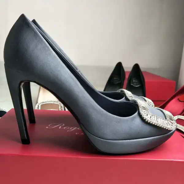 Edles Schwarz Strass Schnalle Ball Pumps 2021 Satin Wasserdichte 12 cm Stilettos Spitzschuh Pumps
