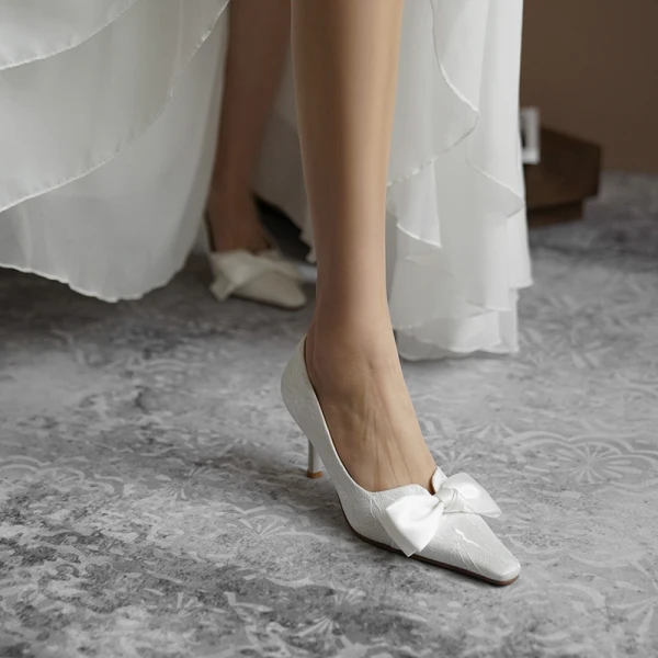 Enkla Vita Spets Rosett Brudskor 2021 Läder 7 cm Stilettklackar Högklackade Spetsiga Bröllop Pumps