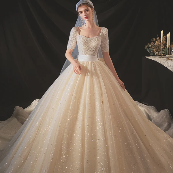 Glamour Champagne Perle La Mariée Robe De Mariée 2020 Princesse Manches Courtes Encolure Carrée Perlage Bretelles croisées Scintillantes Tulle Plage Chapel Train Noeud Ceinture
