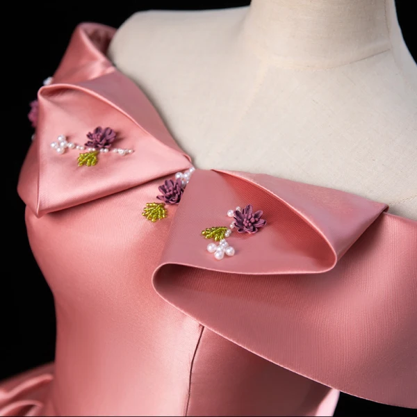 Schöne Pink Perlenstickerei Satin Ballkleider 2023 Ballkleid Off Shoulder Ärmellos Rückenfreies Lange Ball Festliche Kleider