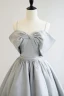 Chic Gris Perlage Satin Noeud Robe De Bal 2024 Princesse Bretelles Spaghetti Sans Manches Dos Nu Longue Promo Robe De Ceremonie