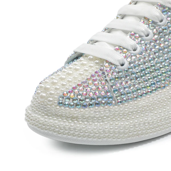 Charmig Multi-Färger Platt Bröllop Rhinestone Pärla Sneakers 2022 Läder Pande Zote Toe Brudskor