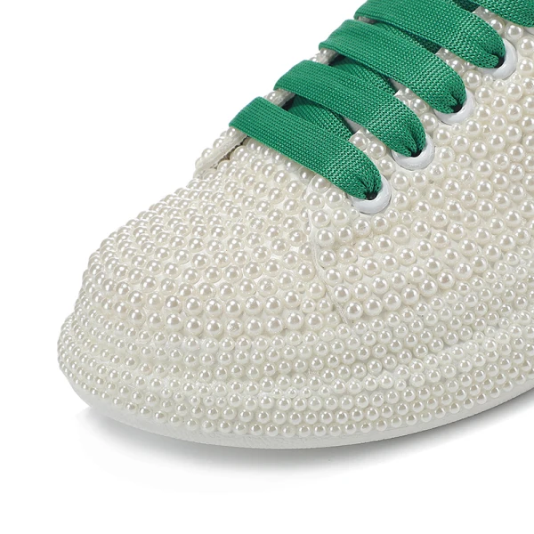 Charmig Multi-Färger Platt Bröllop Rhinestone Pärla Sneakers 2022 Läder Pande Zote Toe Brudskor