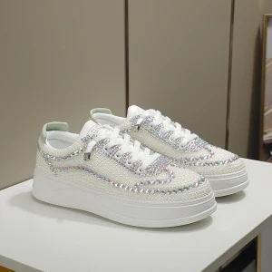 Bekväm Elfenben Pärla Rhinestone Bröllop Sneakers 2022 Läder Pande Zote Toe Brudskor