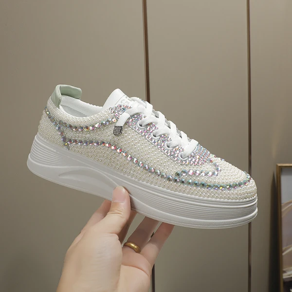Bekväm Elfenben Pärla Rhinestone Bröllop Sneakers 2022 Läder Pande Zote Toe Brudskor
