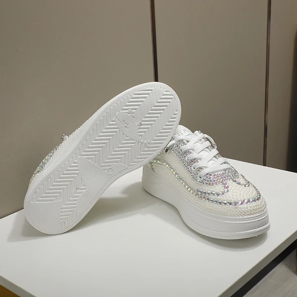 Bekväm Elfenben Pärla Rhinestone Bröllop Sneakers 2022 Läder Pande Zote Toe Brudskor