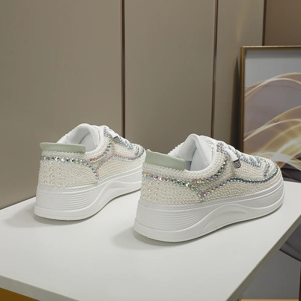 Bekväm Elfenben Pärla Rhinestone Bröllop Sneakers 2022 Läder Pande Zote Toe Brudskor