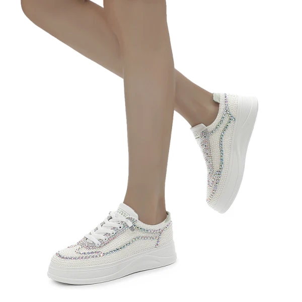 Bekväm Elfenben Pärla Rhinestone Bröllop Sneakers 2022 Läder Pande Zote Toe Brudskor