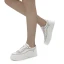 Bekväm Elfenben Pärla Rhinestone Bröllop Sneakers 2022 Läder Pande Zote Toe Brudskor