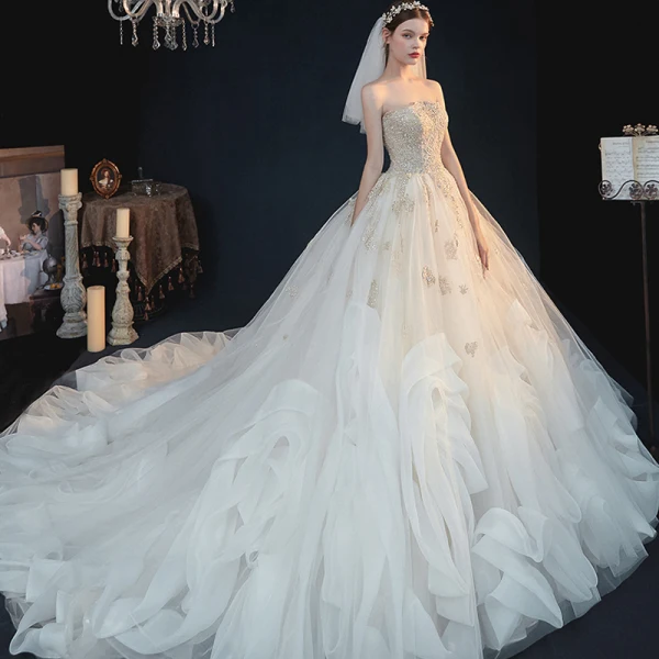 Amazing / Unique Strapless Ivory Bridal Tulle Wedding Dresses 2020 A-Line / Princess Crossed Straps Sleeveless Appliques Gold Lace Cascading Ruffles Chapel Train
