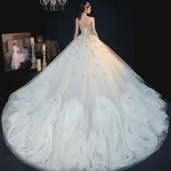 Amazing / Unique Strapless Ivory Bridal Tulle Wedding Dresses 2020 A-Line / Princess Crossed Straps Sleeveless Appliques Gold Lace Cascading Ruffles Chapel Train