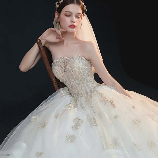Amazing / Unique Strapless Ivory Bridal Tulle Wedding Dresses 2020 A-Line / Princess Crossed Straps Sleeveless Appliques Gold Lace Cascading Ruffles Chapel Train