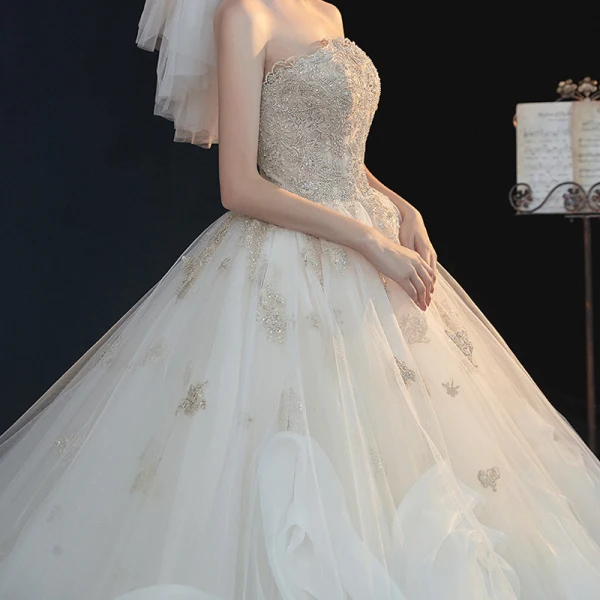 Amazing / Unique Strapless Ivory Bridal Tulle Wedding Dresses 2020 A-Line / Princess Crossed Straps Sleeveless Appliques Gold Lace Cascading Ruffles Chapel Train