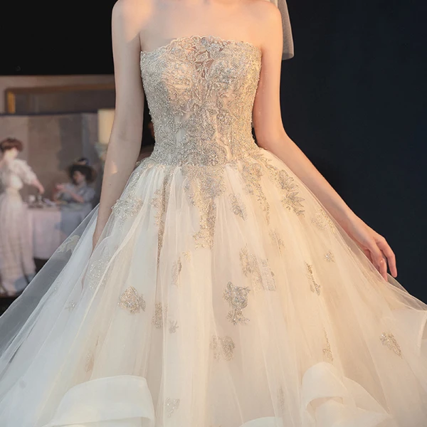 Amazing / Unique Strapless Ivory Bridal Tulle Wedding Dresses 2020 A-Line / Princess Crossed Straps Sleeveless Appliques Gold Lace Cascading Ruffles Chapel Train