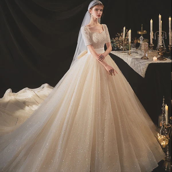 Glamour Champagne Perle La Mariée Robe De Mariée 2020 Princesse Manches Courtes Encolure Carrée Perlage Bretelles croisées Scintillantes Tulle Plage Chapel Train Noeud Ceinture