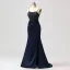 Sexy Dos Nu Bretelles Spaghetti Robe De Soirée Bleu Marine Trompette / Sirène Robe De Bal 2024 Bretelles croisées Perlage Train De Balayage Satin Sans Manches