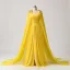 Atemberaubend Gelb Chiffon Gespaltete Front Ballkleider Mit Umhang 2024 Neckholder Festliche Kleider Reißverschluss Rüschen Lange Ärmellos A Linie