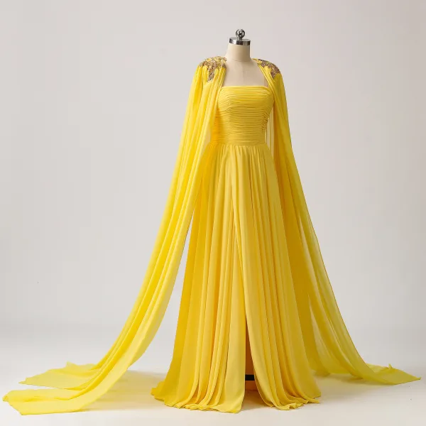 Atemberaubend Gelb Chiffon Gespaltete Front Ballkleider Mit Umhang 2024 Neckholder Festliche Kleider Reißverschluss Rüschen Lange Ärmellos A Linie