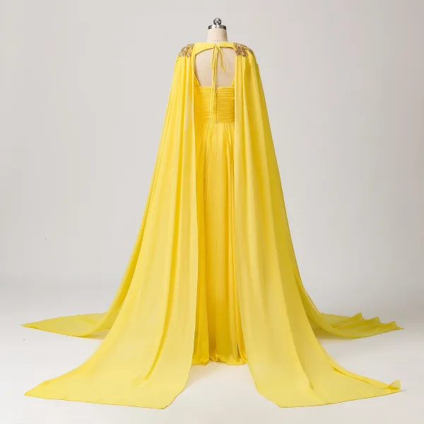Atemberaubend Gelb Chiffon Gespaltete Front Ballkleider Mit Umhang 2024 Neckholder Festliche Kleider Reißverschluss Rüschen Lange Ärmellos A Linie