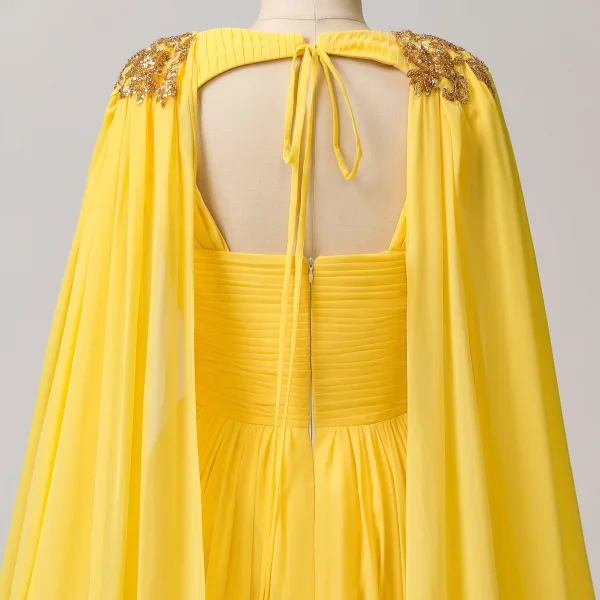 Atemberaubend Gelb Chiffon Gespaltete Front Ballkleider Mit Umhang 2024 Neckholder Festliche Kleider Reißverschluss Rüschen Lange Ärmellos A Linie