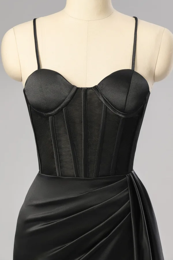 Sexy Meerjungfrau Schwarz Ballkleider 2024 Einfarbig Satin Gespaltete Front Abendkleider Gekreuzte Träger Lange Spaghettiträger Ärmellos