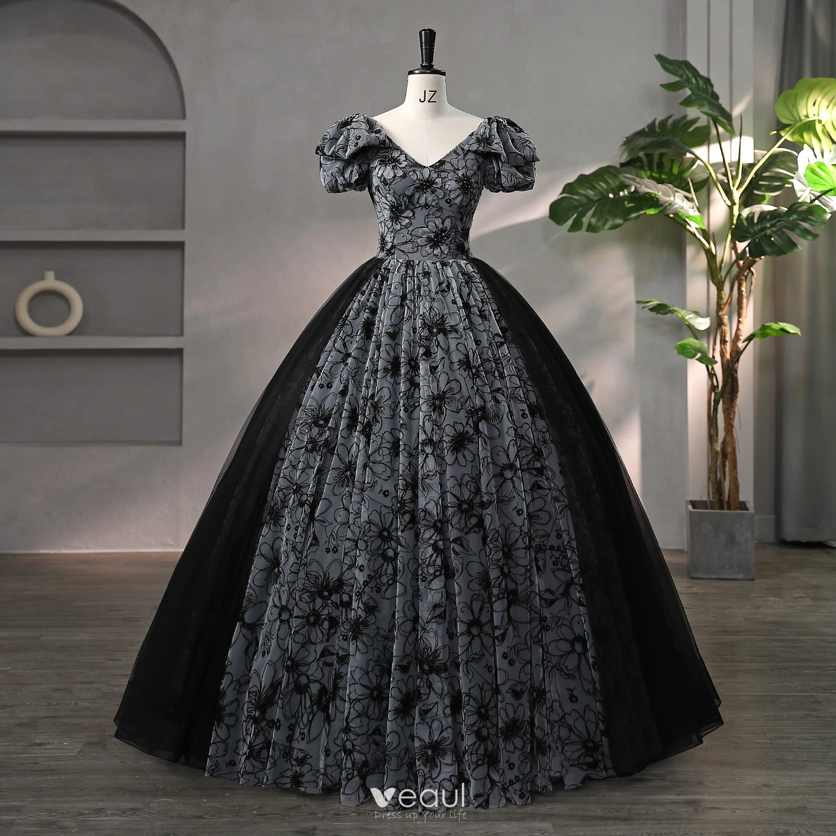 Black gown - Women - 1749239102
