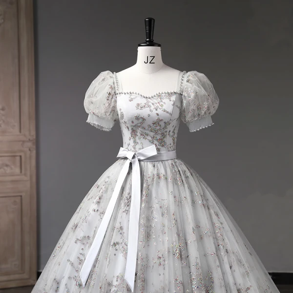 Élégant Gris Paillettes Robe De Bal 2023 Robe Boule Perle Encolure Carrée Gonflée Manches Courtes Noeud Ceinture Dos Nu Longue Promo Robe De Ceremonie